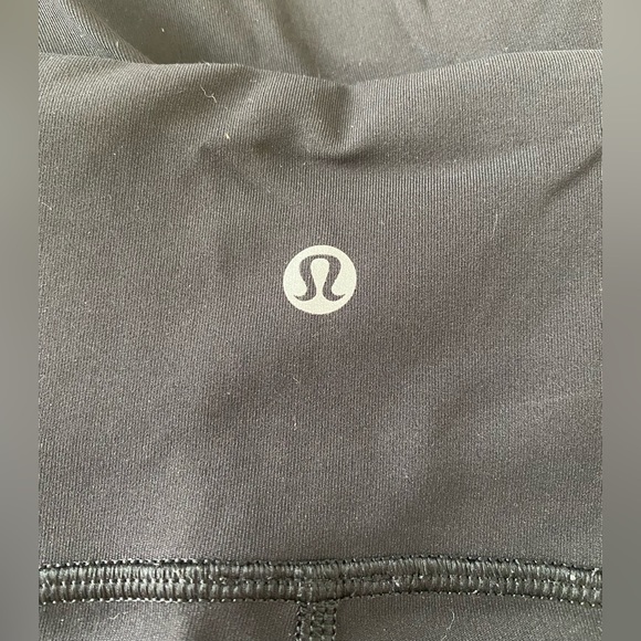 Black Cropped Lululemon Legging size 6 - like new - Picture 5 of 7